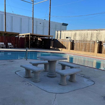 Days Inn & Suites By Wyndham Corpus Christi Central Экстерьер фото