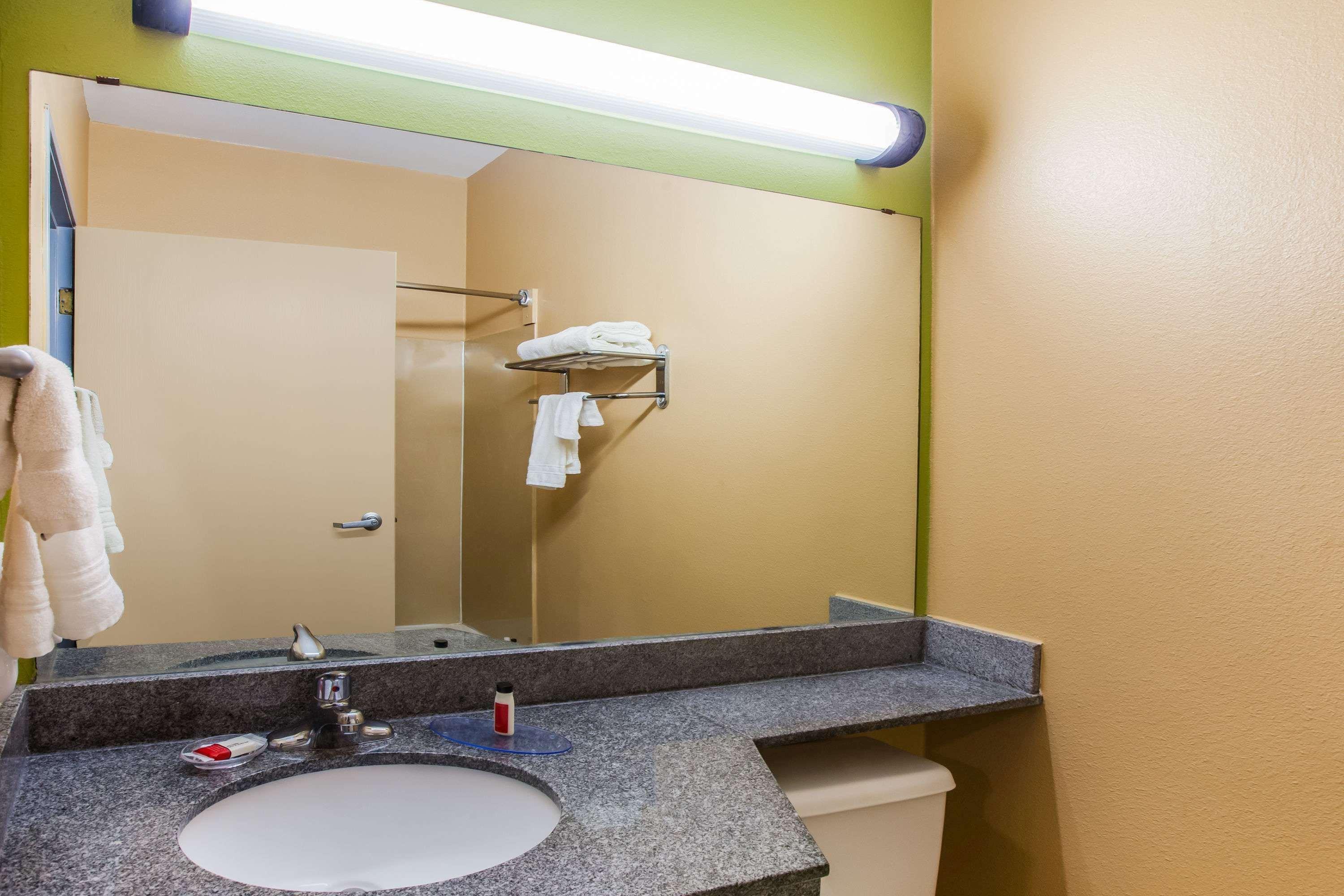 Days Inn & Suites By Wyndham Corpus Christi Central Экстерьер фото