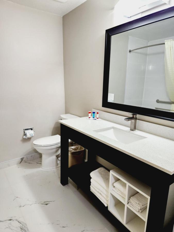Days Inn & Suites By Wyndham Corpus Christi Central Экстерьер фото