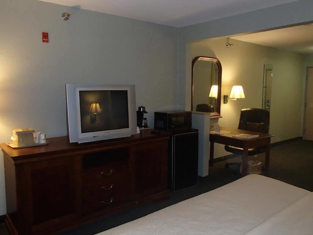 Days Inn & Suites By Wyndham Corpus Christi Central Экстерьер фото