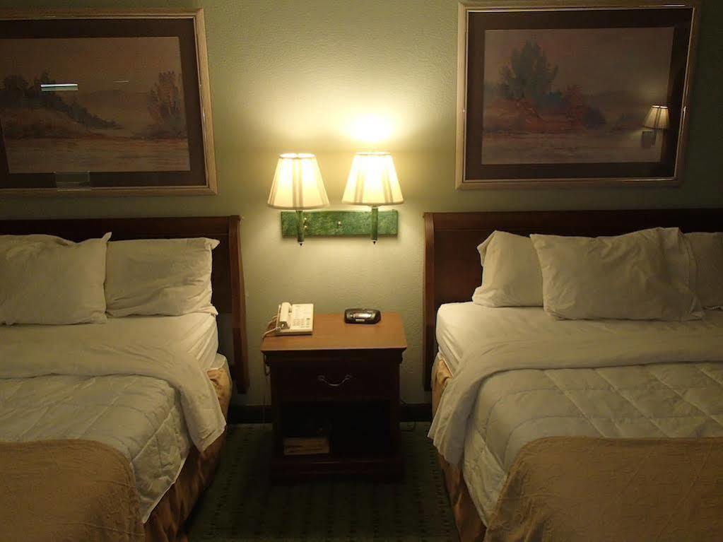 Days Inn & Suites By Wyndham Corpus Christi Central Экстерьер фото