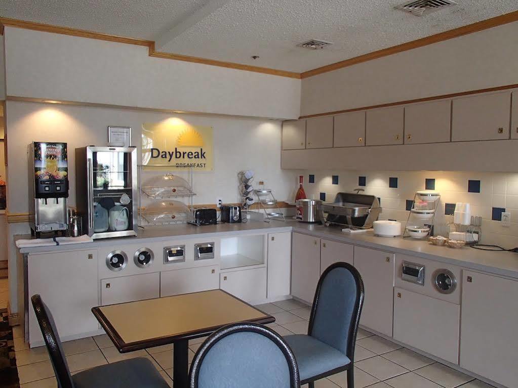 Days Inn & Suites By Wyndham Corpus Christi Central Экстерьер фото