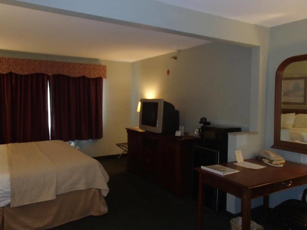 Days Inn & Suites By Wyndham Corpus Christi Central Экстерьер фото