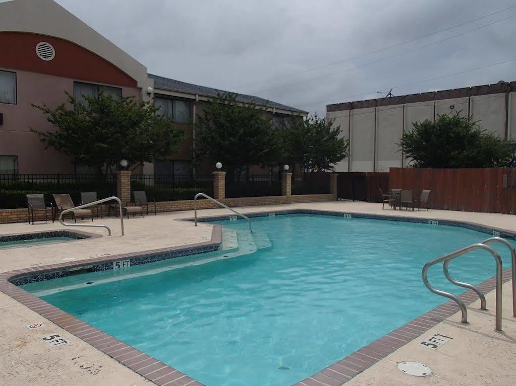 Days Inn & Suites By Wyndham Corpus Christi Central Экстерьер фото